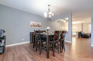 285 Regency Ct Unit B Ct, Wauconda, IL 60084 - Photo 4