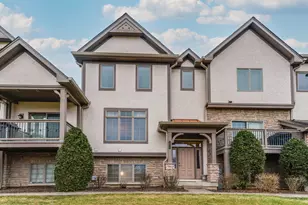 285 Regency Ct Unit B Ct, Wauconda, IL 60084 - Photo 1