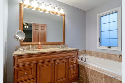 285 Regency Court Unit B Court, Wauconda, IL 60084 - Photo 8