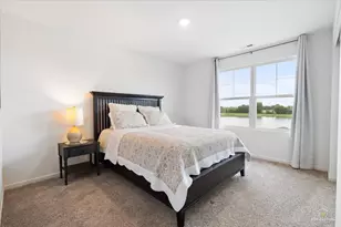 695 Kentshire Cir, Elgin, IL 60124 - Photo 38