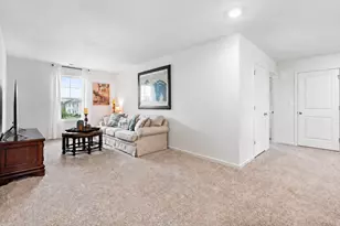 695 Kentshire Cir, Elgin, IL 60124 - Photo 28