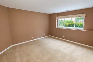 527 Cary Woods Cir, Cary, IL 60013 - Photo 16