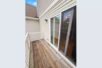 527 Cary Woods Circle, Cary, IL 60013 - Photo 8
