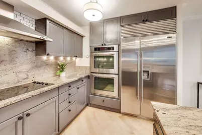 201 E Chestnut Street #3A, Chicago, IL 60611 - Photo 2