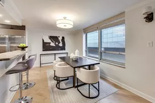 201 E Chestnut St, Chicago, IL 60611 - Photo 22