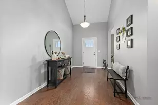 685 Insull Dr, Vernon Hills, IL 60061 - Photo 2
