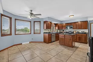 408 S Brookshore Dr, Shorewood, IL 60404 - Photo 12