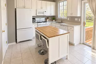 1907 Indian Hill Ln, Aurora, IL 60503 - Photo 8