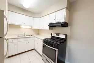 965 Westmoreland Dr, Vernon Hills, IL 60061 - Photo 2