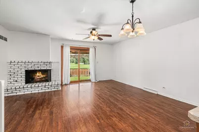 830 Hiawatha Drive, Elgin, IL 60120 - Photo 10