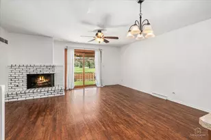 830 Hiawatha Dr, Elgin, IL 60120 - Photo 10