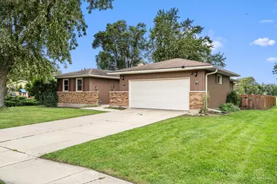 830 Hiawatha Drive, Elgin, IL 60120 - Photo 2