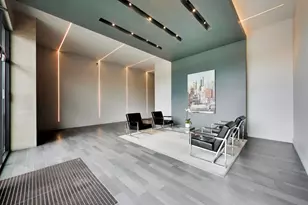 367 W Locust St, Chicago, IL 60610 - Photo 2
