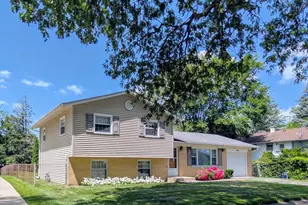 476 Raupp Blvd, Buffalo Grove, IL 60089 - Photo 1
