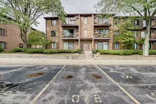 611 N Briar Hill Ln, Addison, IL 60101 - Photo 2