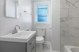 2715 W Berwyn Ave, Chicago, IL 60625 - Photo 10