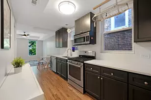 1427 W Superior St, Chicago, IL 60642 - Photo 8