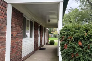 930 Dorncliff Ln, Buffalo Grove, IL 60089 - Photo 2