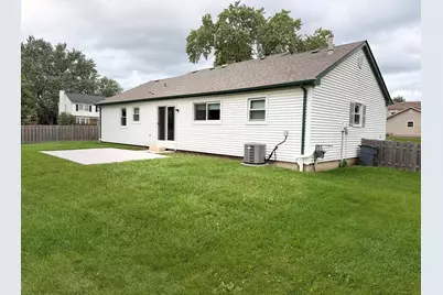 930 Dorncliff Lane, Buffalo Grove, IL 60089 - Photo 16