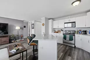 655 W Irving Park Rd, Chicago, IL 60613 - Photo 8