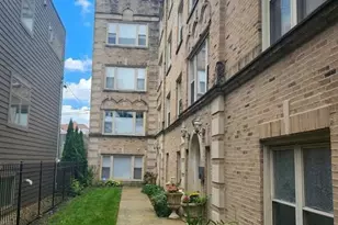 3335 W Belle Plaine Ave, Chicago, IL 60618 - Photo 2