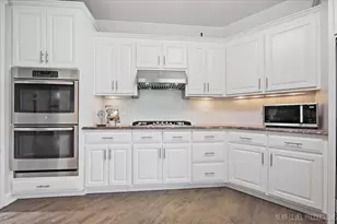 2775 Ginger Woods Dr, Aurora, IL 60502 - Photo 6