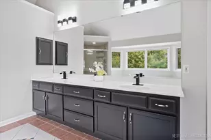 2775 Ginger Woods Dr, Aurora, IL 60502 - Photo 10