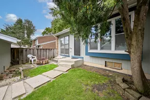333 Colony Green Dr, Bloomingdale, IL 60108 - Photo 2