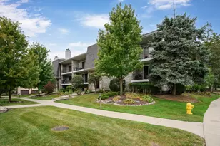 9151 Del Prado Dr, Palos Hills, IL 60465 - Photo 1