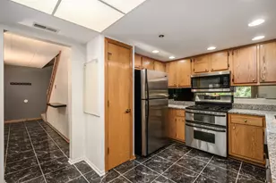 9151 Del Prado Dr, Palos Hills, IL 60465 - Photo 10