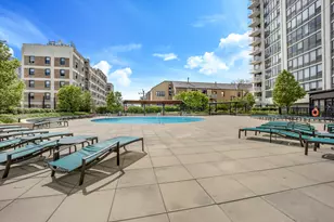 3930 N Pine Grove Ave, Chicago, IL 60613 - Photo 32