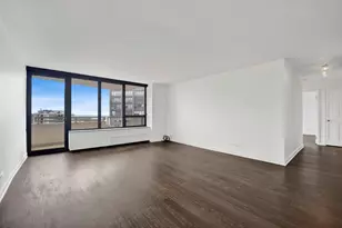 3930 N Pine Grove Ave, Chicago, IL 60613 - Photo 4