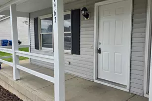 1463 Moluf St, Dekalb, IL 60115 - Photo 2