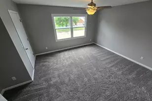 1463 Moluf St, Dekalb, IL 60115 - Photo 12
