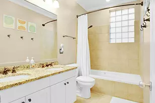 4240 N Kenmore Ave, Chicago, IL 60613 - Photo 8
