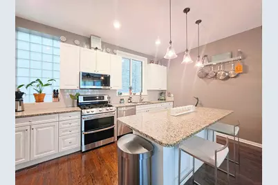 4240 N Kenmore Avenue #3N, Chicago, IL 60613 - Photo 2