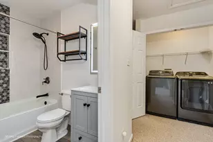 1562 Moluf St, Dekalb, IL 60115 - Photo 16