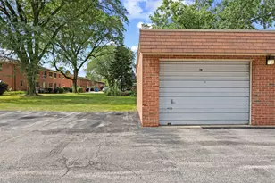10710 W Cermak Rd, Westchester, IL 60154 - Photo 24