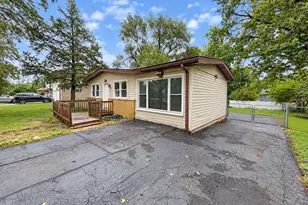 2039 Cherry Ave, Hanover Park, IL 60133 - Photo 2