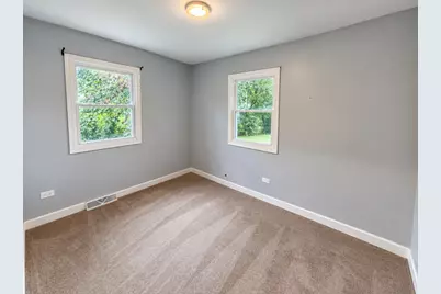 2039 Cherry Avenue, Hanover Park, IL 60133 - Photo 8