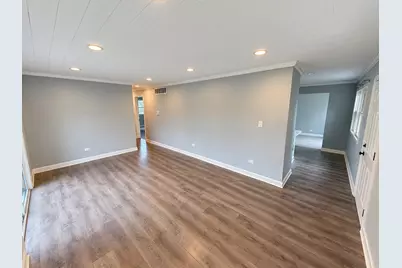 2039 Cherry Avenue, Hanover Park, IL 60133 - Photo 4