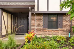 704 Elizabeth Dr, Wood Dale, IL 60191 - Photo 1