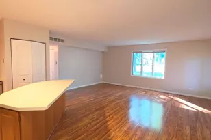 426 S 4th St, Saint Charles, IL 60174 - Photo 2