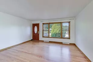901 S Can-Dota Ave, Mount Prospect, IL 60056 - Photo 4