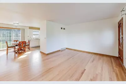 901 S Can Dota Avenue, Mount Prospect, IL 60056 - Photo 6