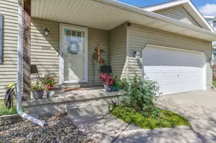 2104 Park Pl Dr, Bloomington, IL 61701 - Photo 2