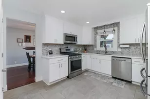 2104 Park Pl Dr, Bloomington, IL 61701 - Photo 10