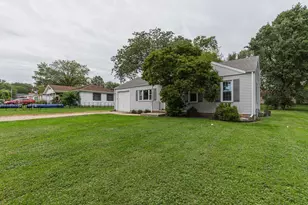 1412 Meriden St, Mendota, IL 61342 - Photo 2