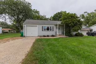 1412 Meriden St, Mendota, IL 61342 - Photo 1