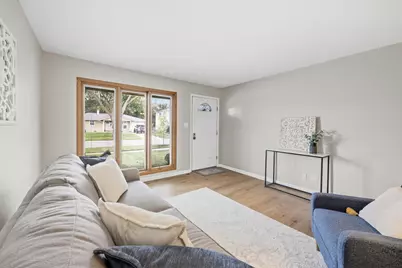 267 Holly Lane, Elk Grove Village, IL 60007 - Photo 4